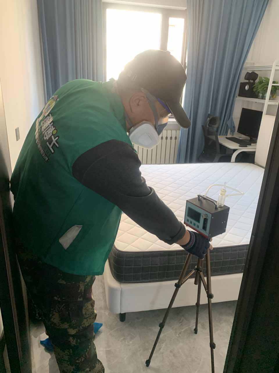 屯昌醛博士百和国际小区测甲醛 甲醛检测现场